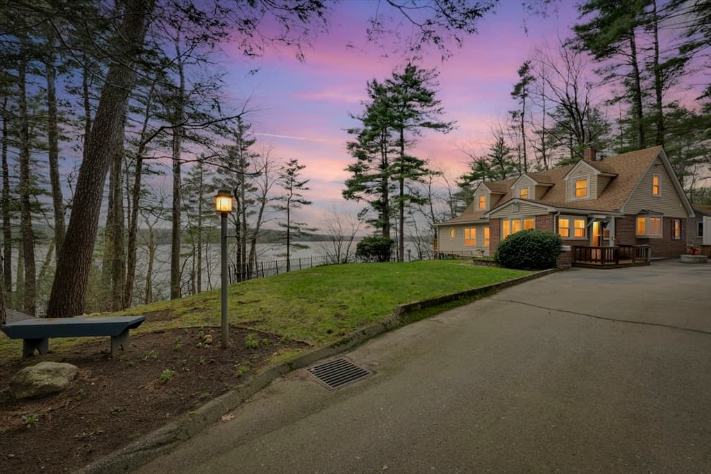 Casa em East Brookfield