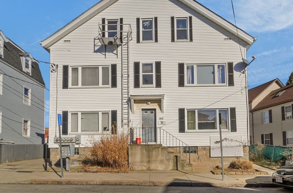 Multi-família em Fall River