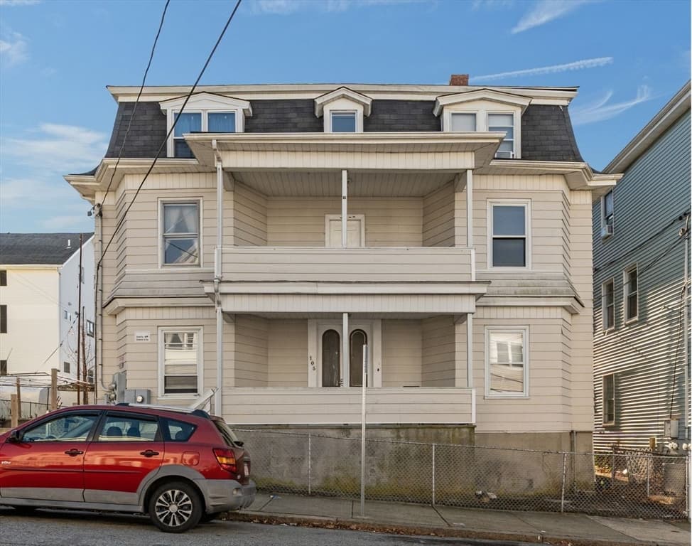 Multi-família em Fall River