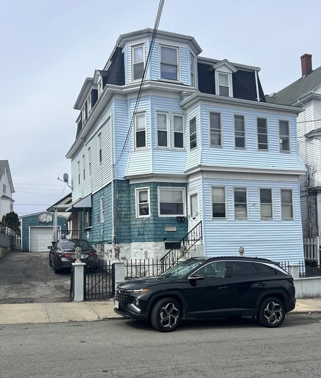 Multi-família em Fall River