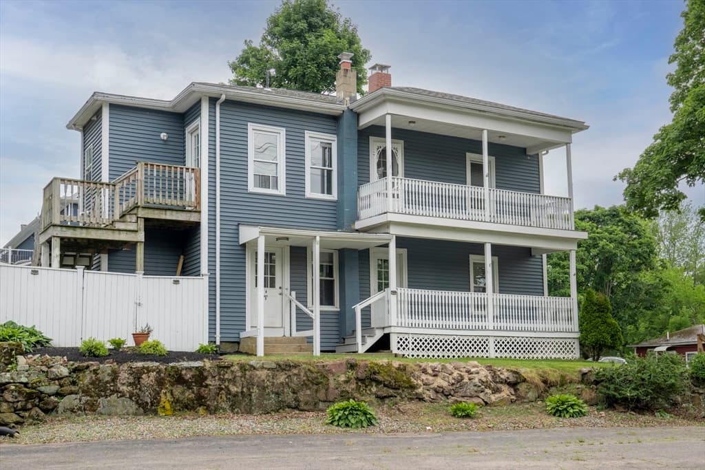 Multi-família em North Attleboro
