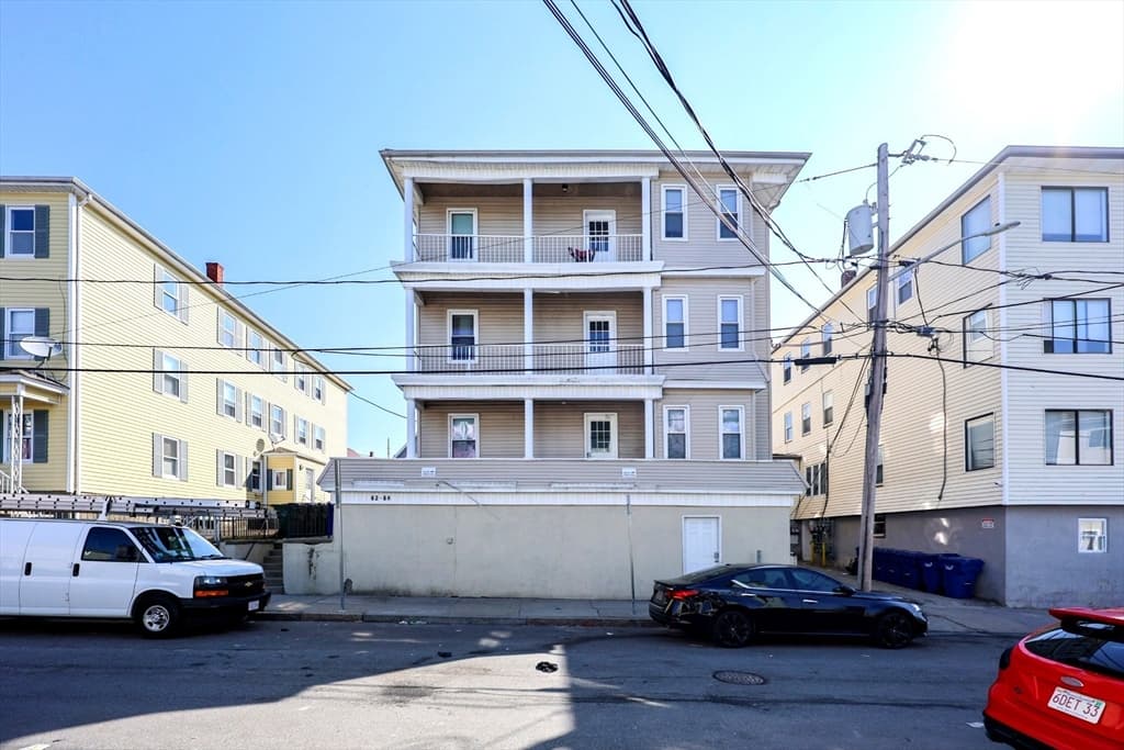 Multi-família em Fall River