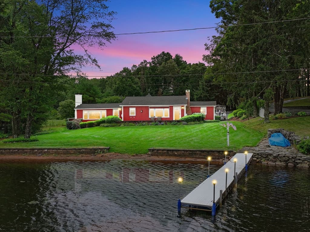Casa em West Brookfield