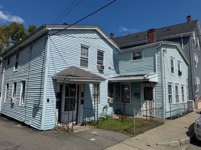 Multi-família em Fall River