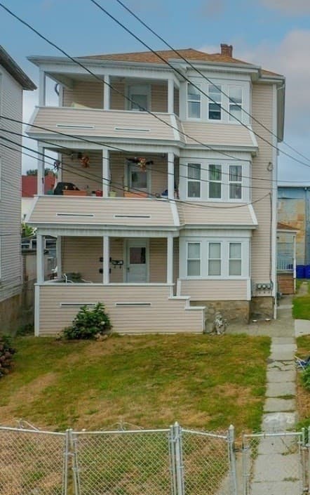 Multi-família em Fall River