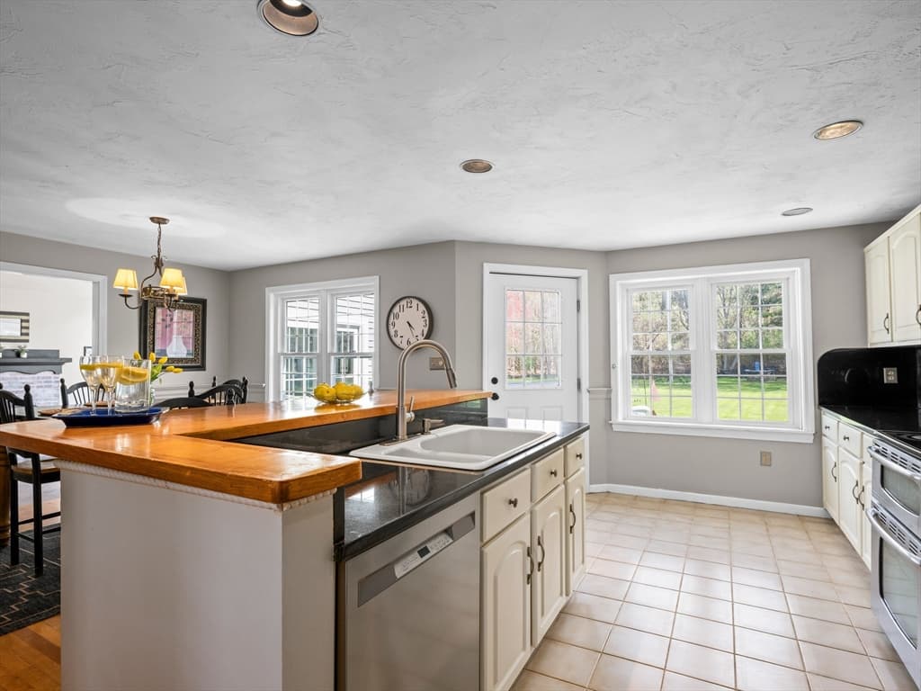 Casa em Millbury — foto 6