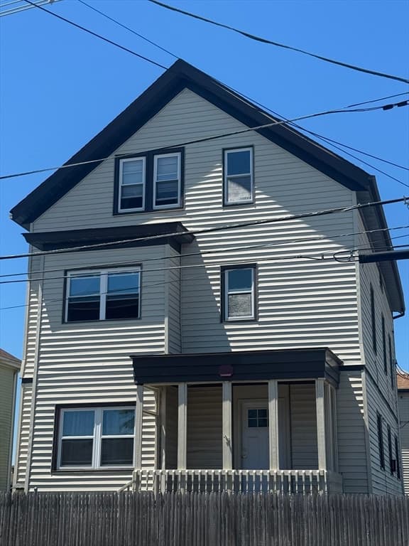 Multi-família em Fall River