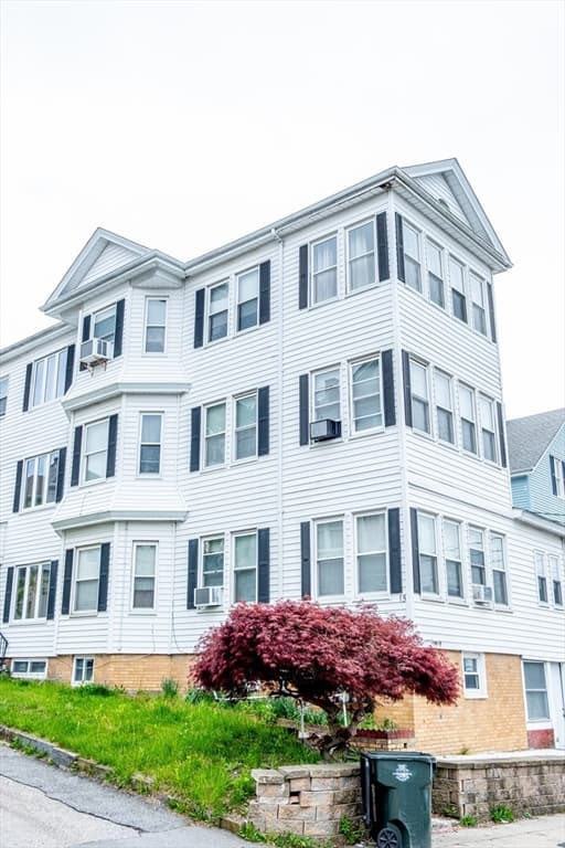 Multi-família em Fall River