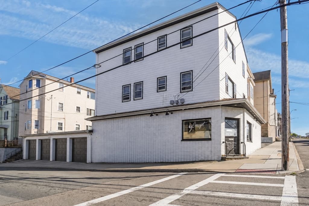 Multi-família em Fall River