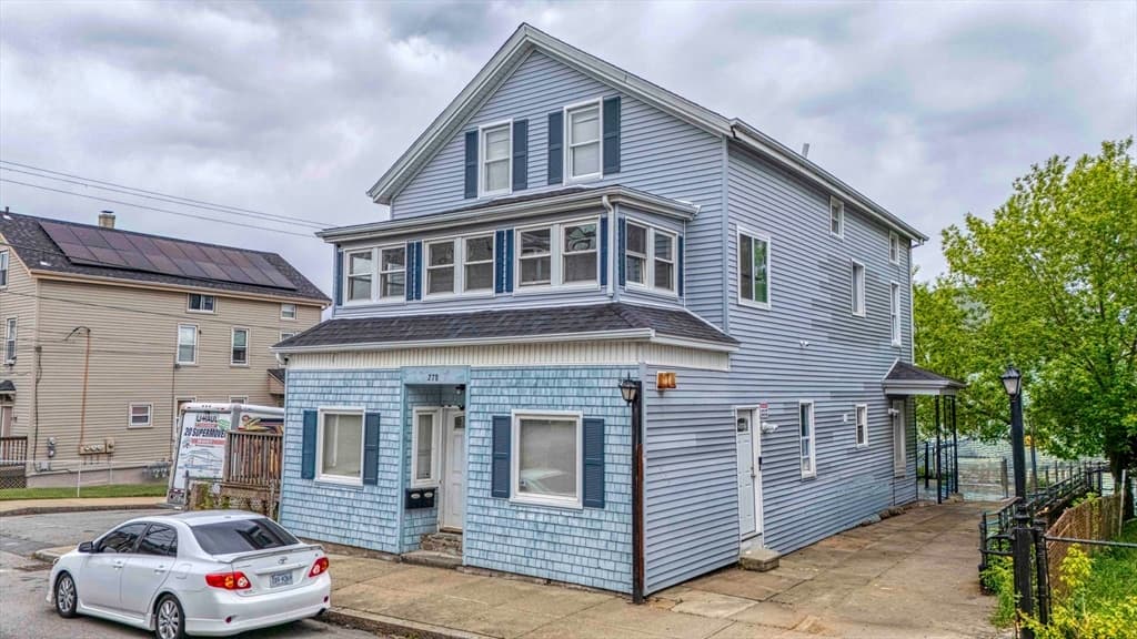 Multi-família em Fall River