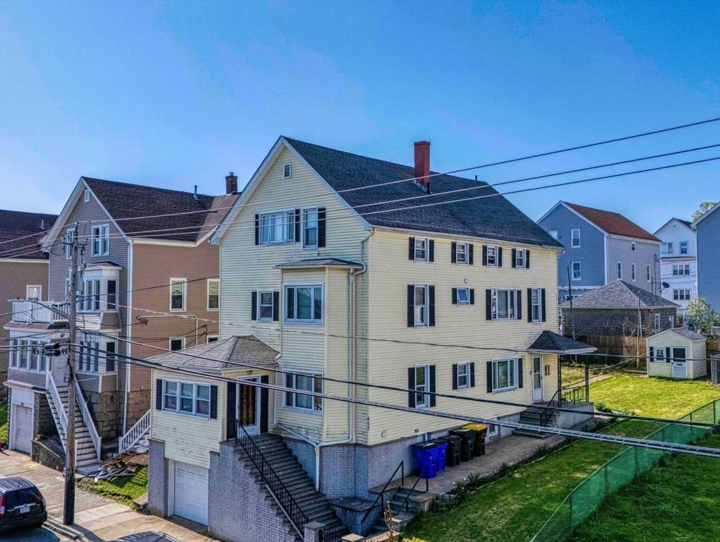 Multi-família em Fall River