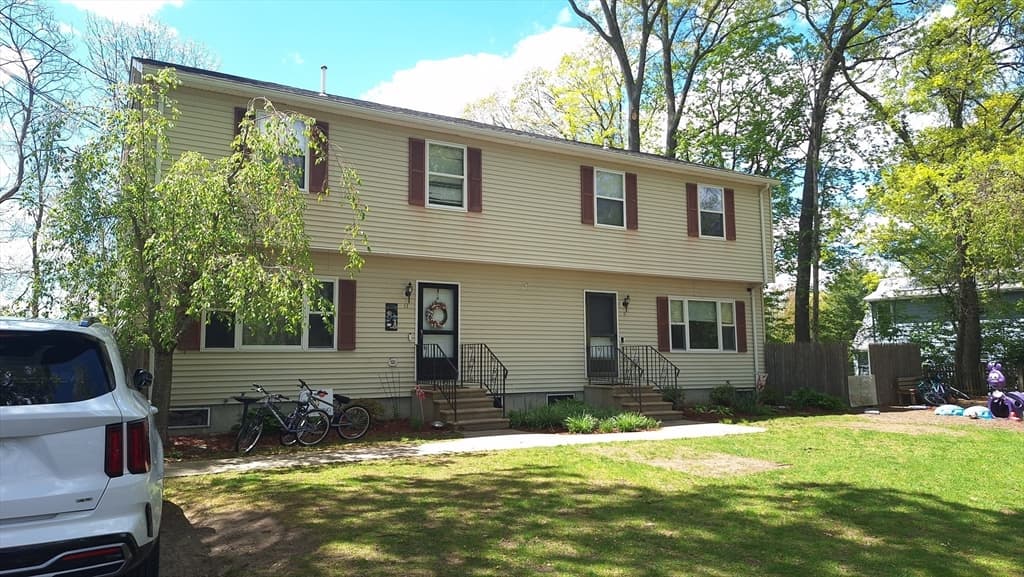 Condomínio em Attleboro