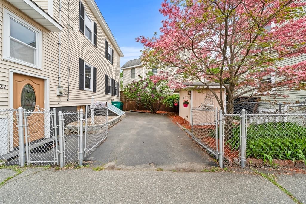 Casa em Woburn — foto 4