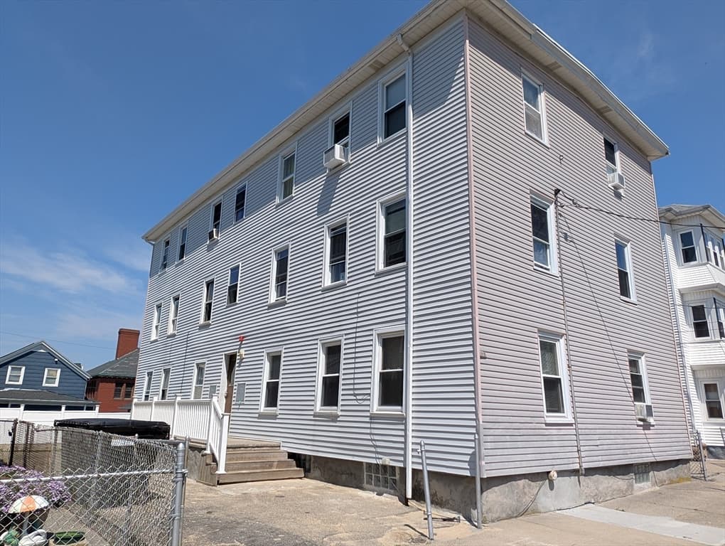 Multi-família em Fall River