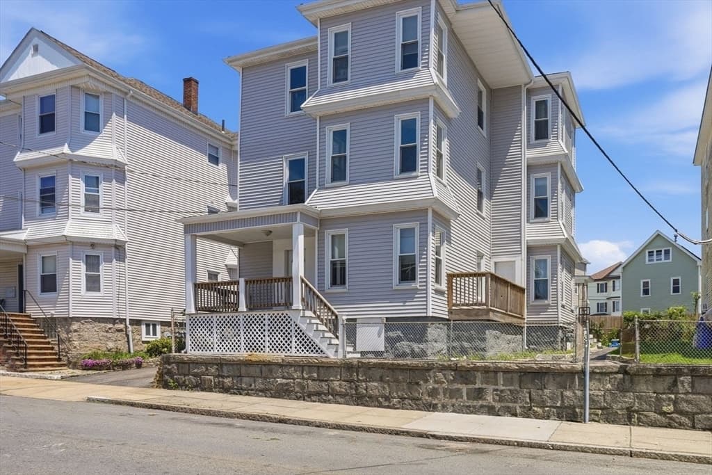 Multi-família em Fall River