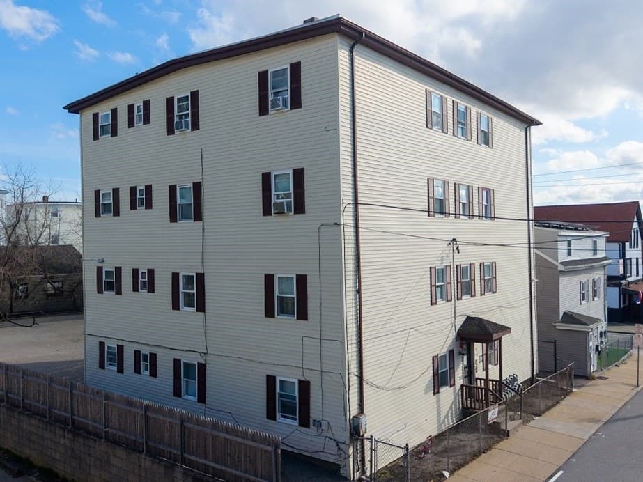 Multi-família em Fall River