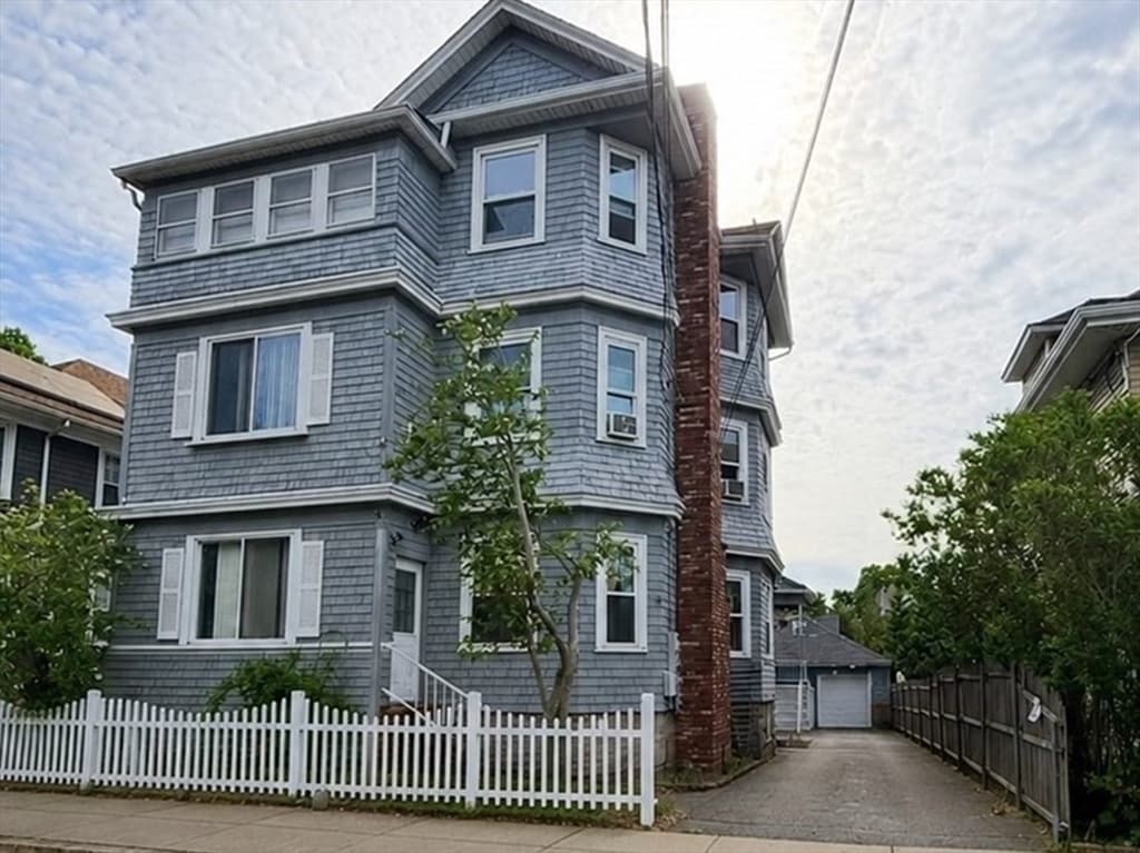 Multi-família em Fall River