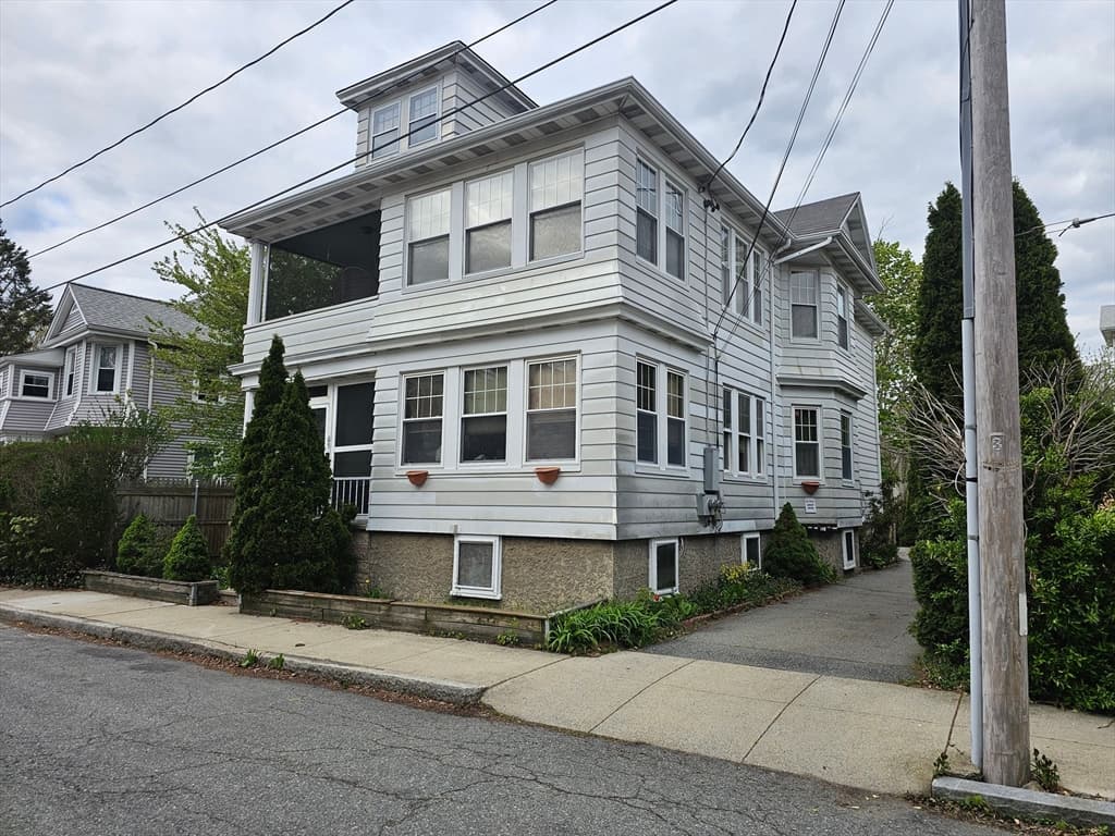 Multi-família em Fall River