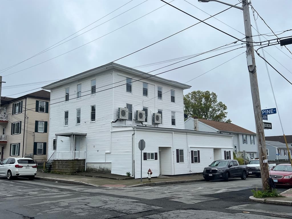 Multi-família em Fall River