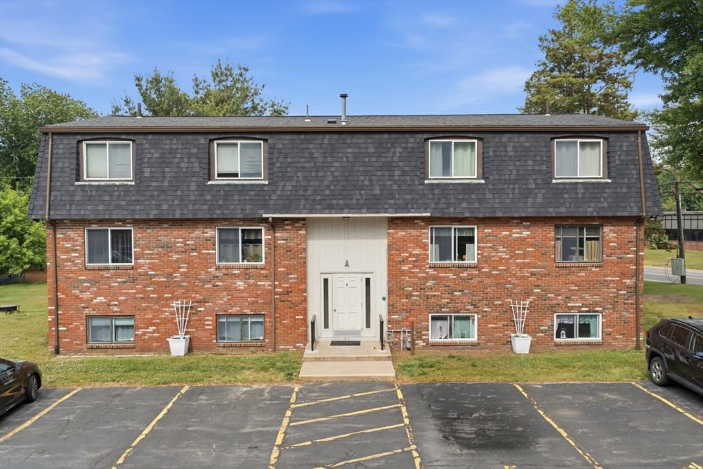Condomínio em Attleboro