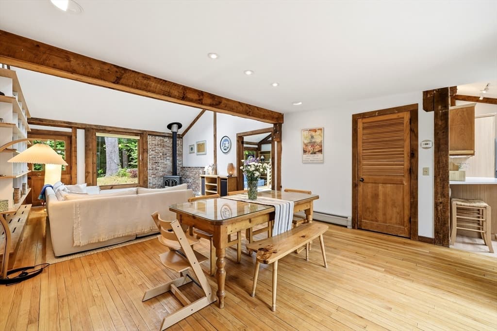 Casa em Leverett — foto 5