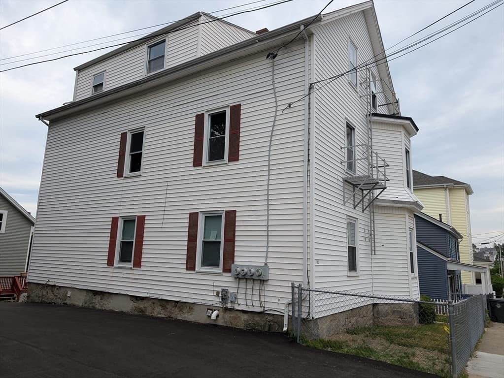 Multi-família em Fall River