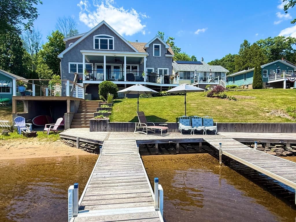 Casa em East Brookfield