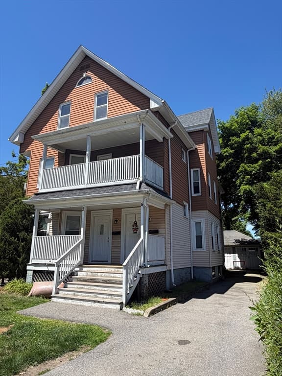 Multi-família em Attleboro