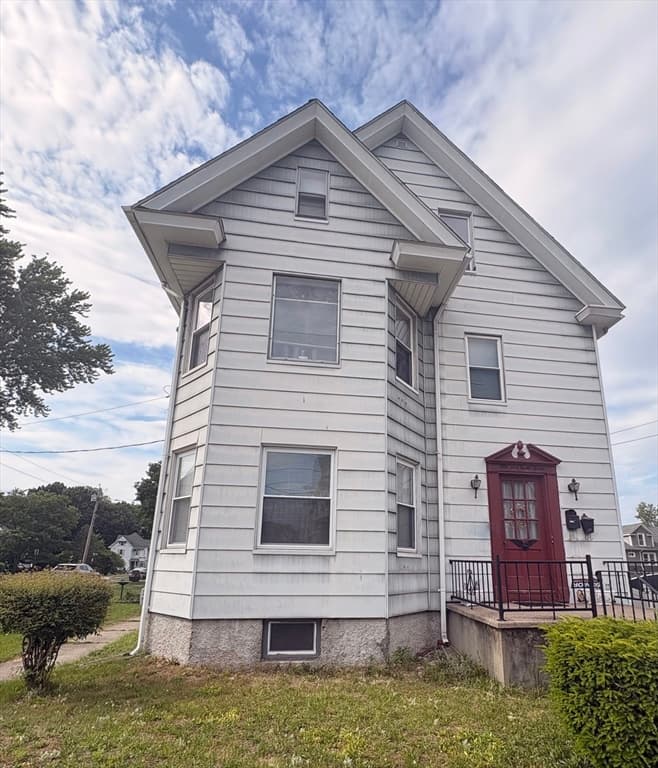 Multi-família em Chicopee