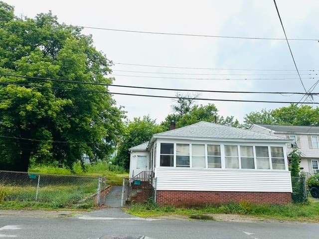 Casa em Lowell — foto 2