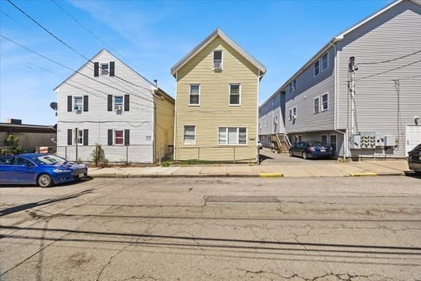 Multi-família em Fall River