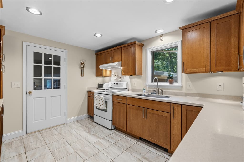 Casa em Raynham — foto 8