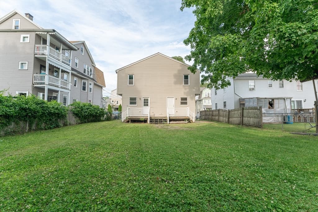 Multi-família em Chicopee