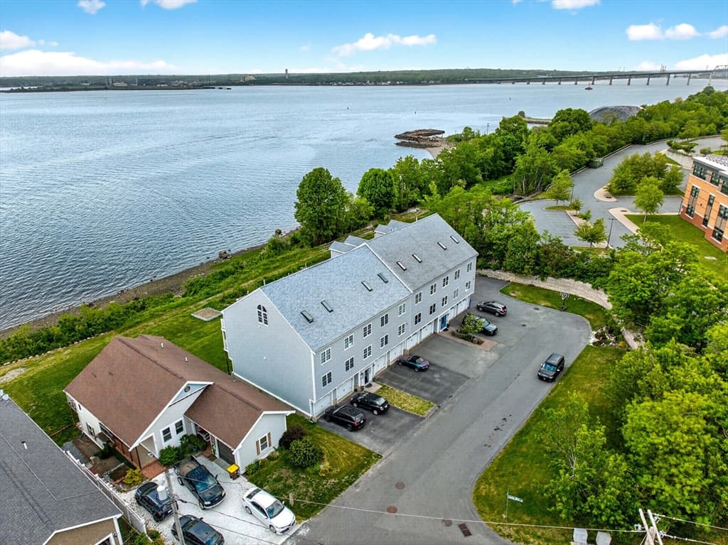 Condomínio em Fall River