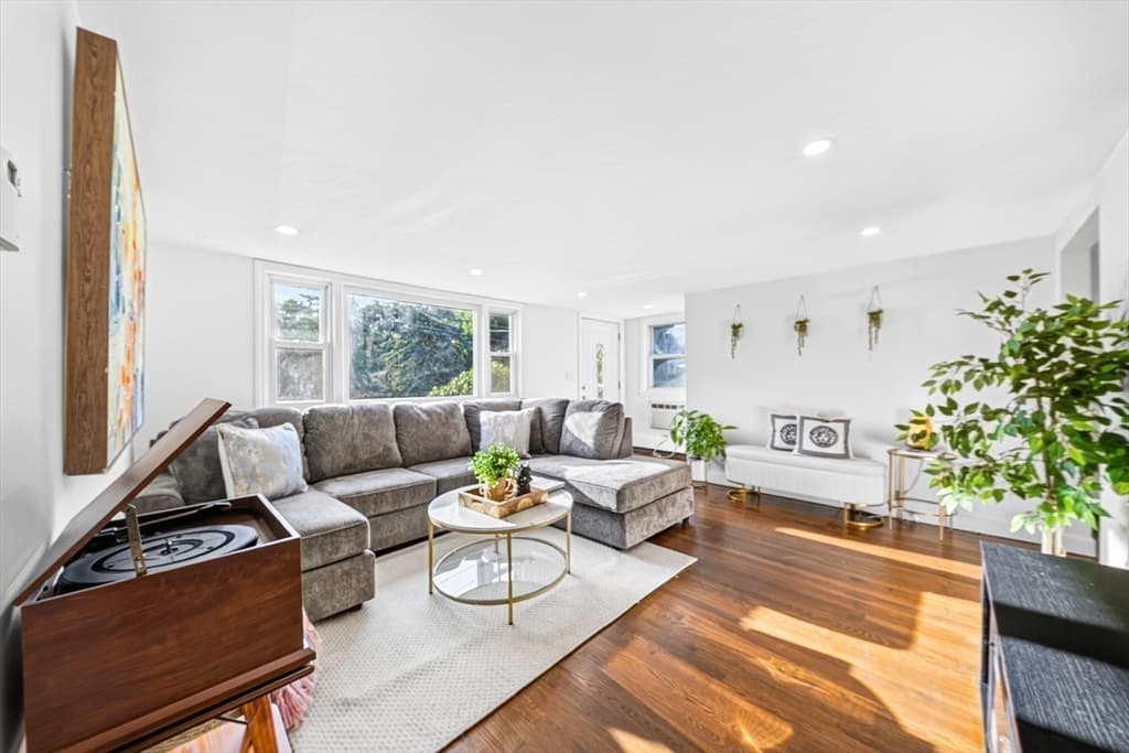 Casa em Woburn — foto 4