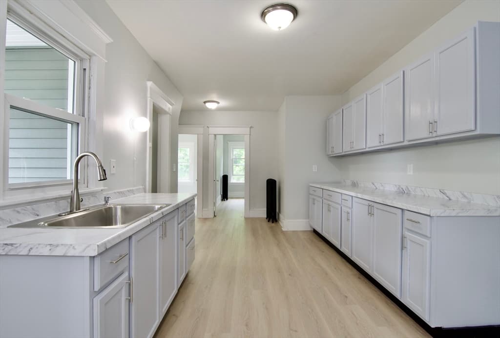 Multi-família em East Longmeadow — foto 8