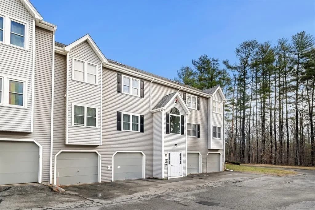 Condomínio em Dracut