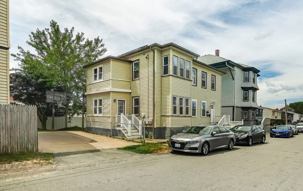 Multi-família em Fall River