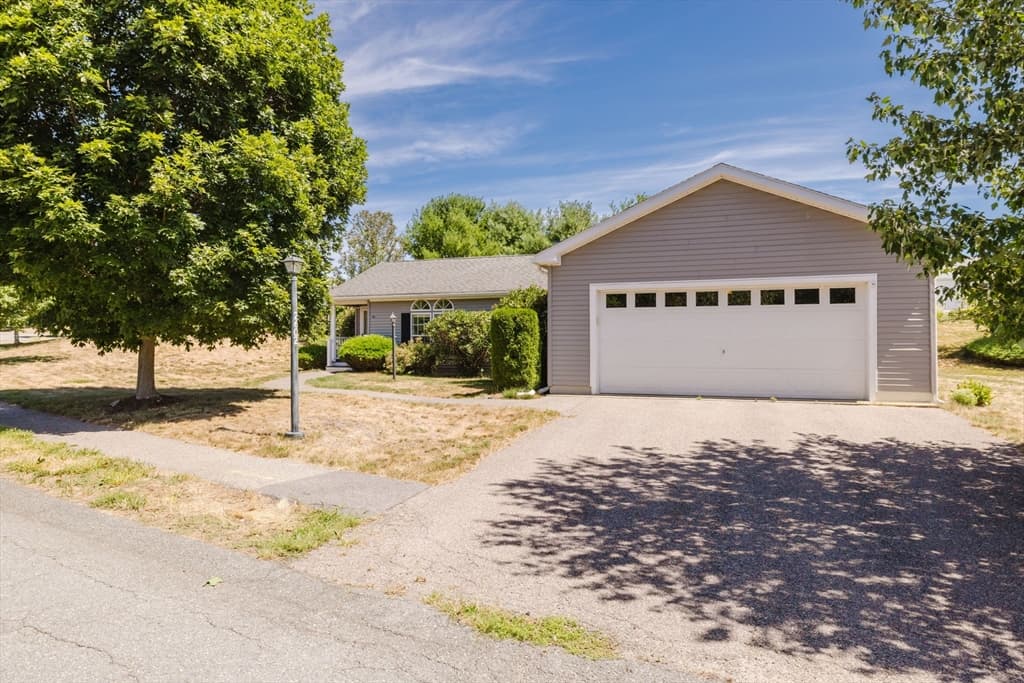 Casa em Middleboro — foto 2