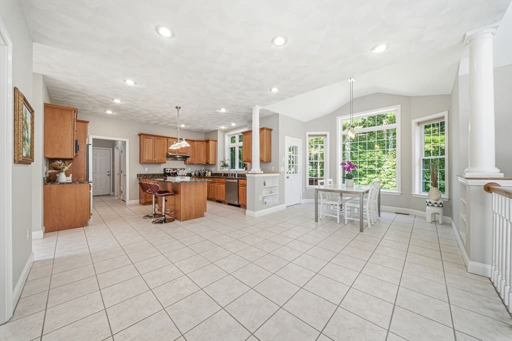 Casa em Westford — foto 8