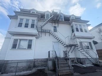 Multi-família em Fall River