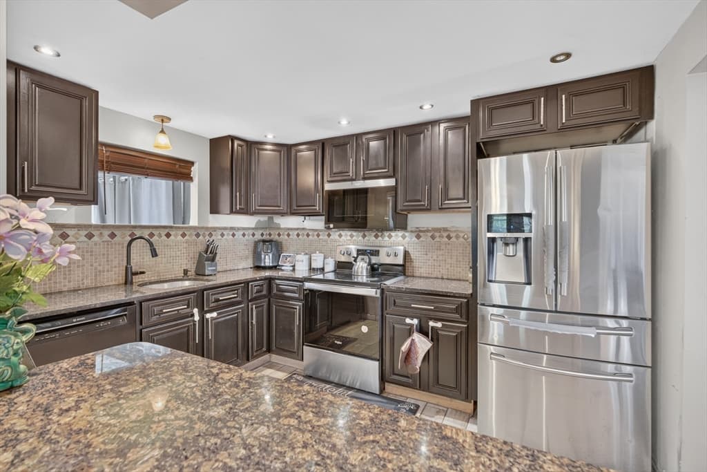 Casa em North Attleboro — foto 8
