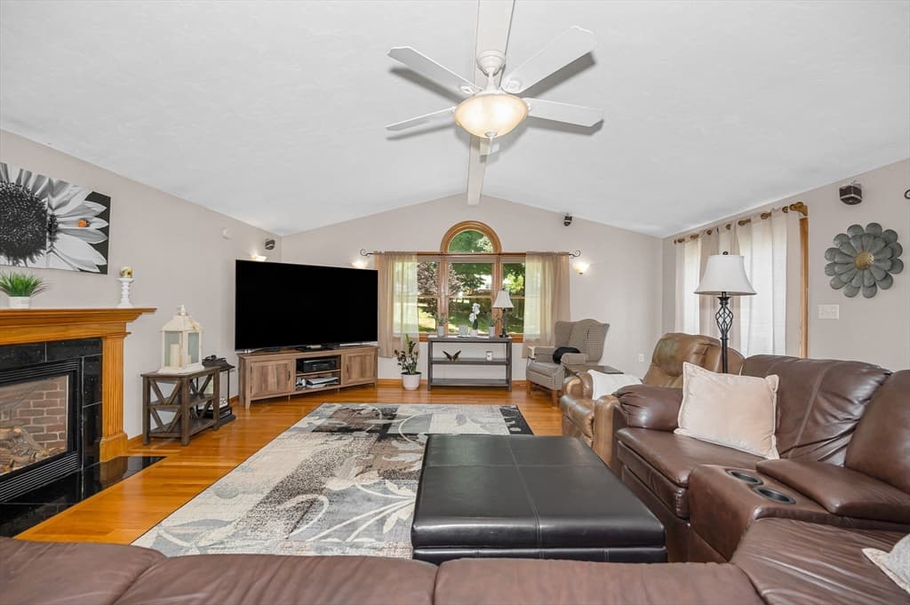 Casa em Woburn — foto 8