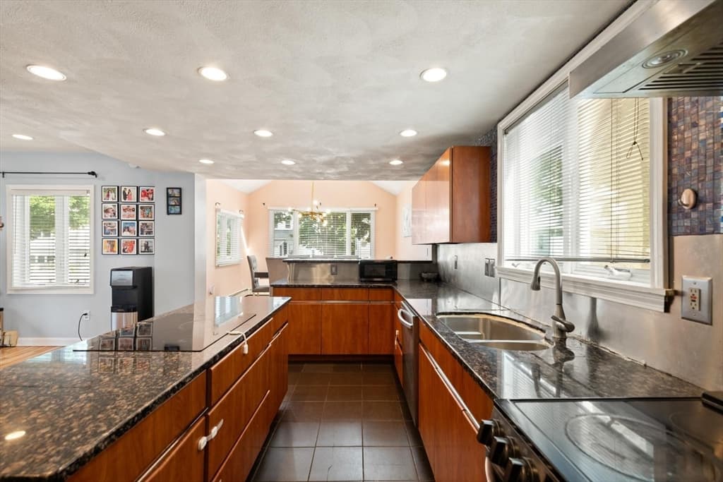 Casa em Saugus — foto 8