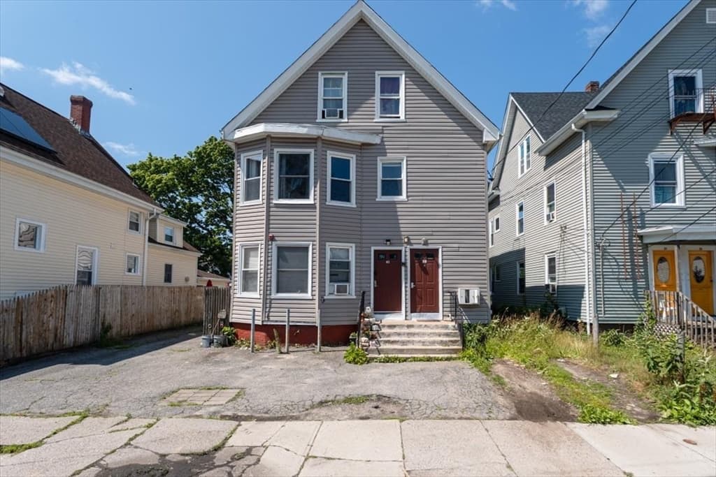 Multi-família em Pawtucket