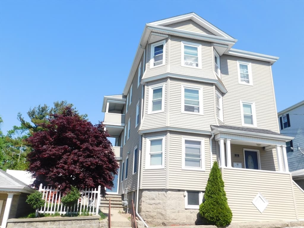 Multi-família em Fall River