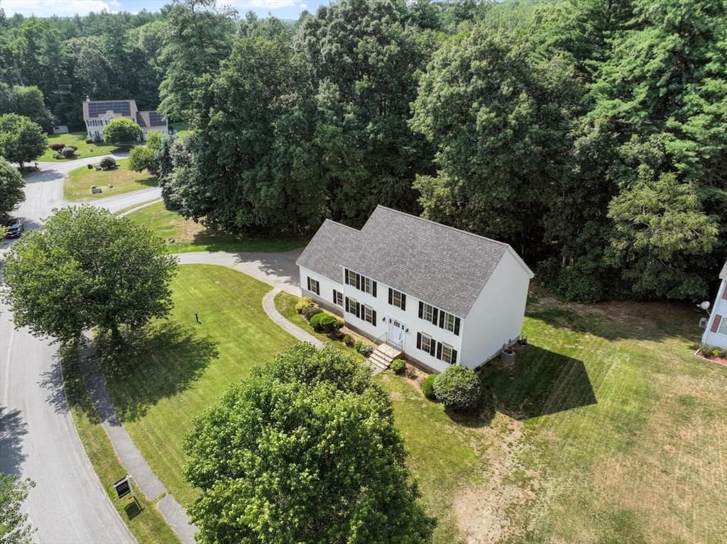 Casa em Westford — foto 3
