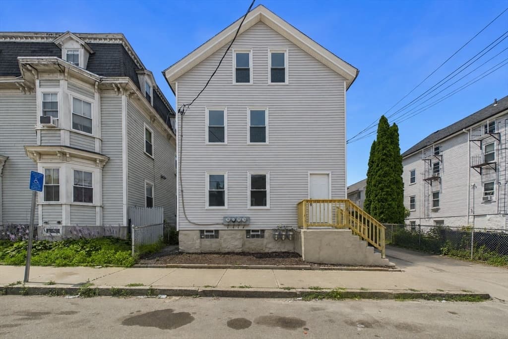 Multi-família em Fall River