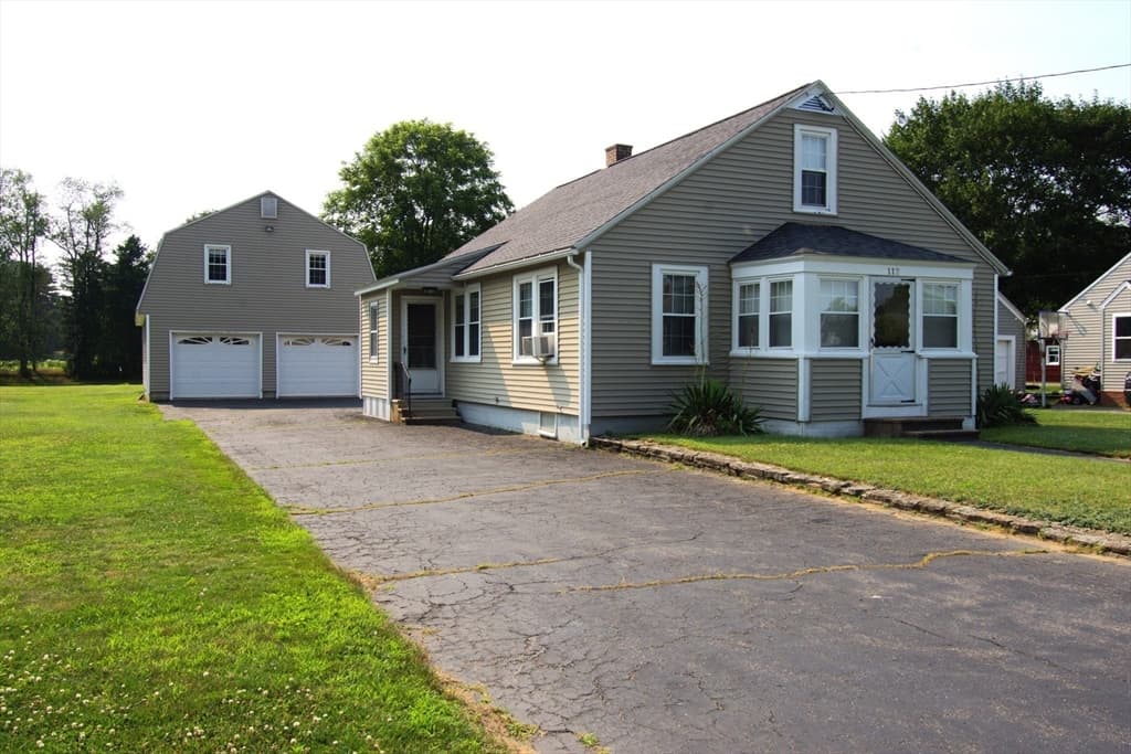 Casa em East Brookfield