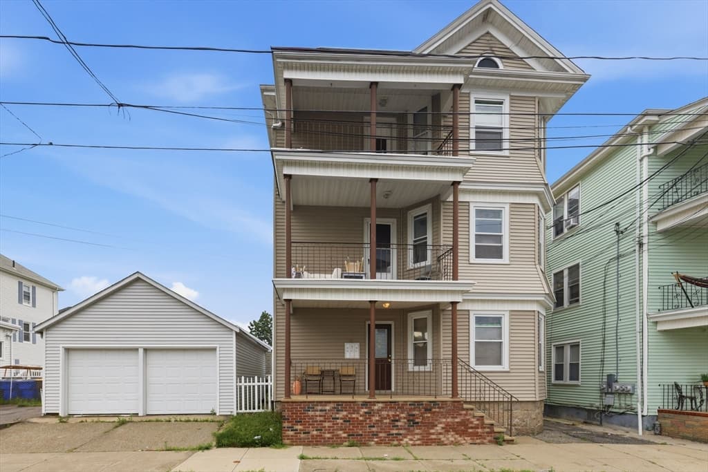 Multi-família em Fall River